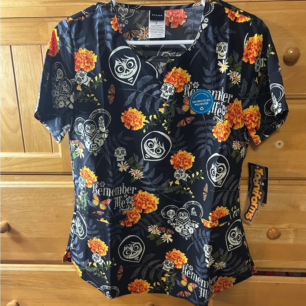 Pixar Coco Tooniforms Disney V Neck Scrub Top Size Small, New with Tags